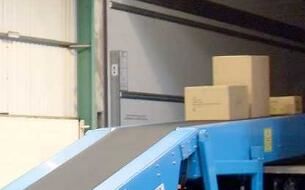 與傳統(tǒng)裝卸設(shè)備相比，自動(dòng)裝車機(jī)有什么特點(diǎn)呢？